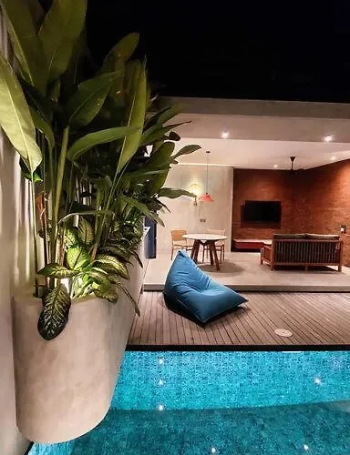 Akhila 4 - 1 Bedroom Modern Tropical At The Heart Of