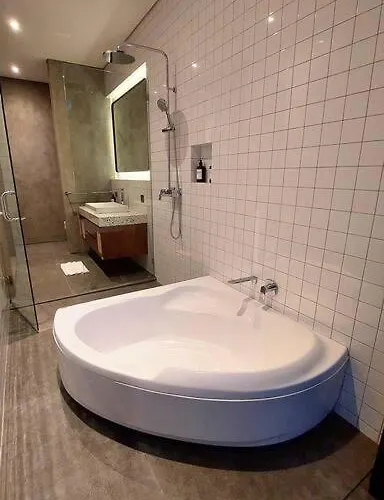 Akhila 4 - 1 Bedroom Modern Tropical At The Heart Of Villa *