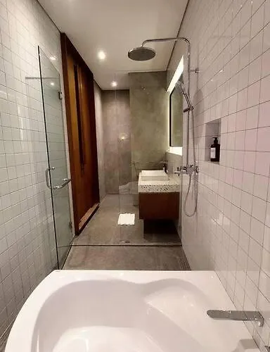 Akhila 4 - 1 Bedroom Modern Tropical At The Heart Of Villa